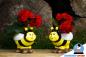 Preview: Lustige Dekofiguren Bienen Olli & Bobbi Garten Pflanztopf Balkon 20cm Handbemalt