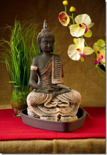 Große  wunderschöne detailreiche  Buddha Skulptur im Lotus-Sitz  mit Teelichthaltern, Schale und Deko-Steinen