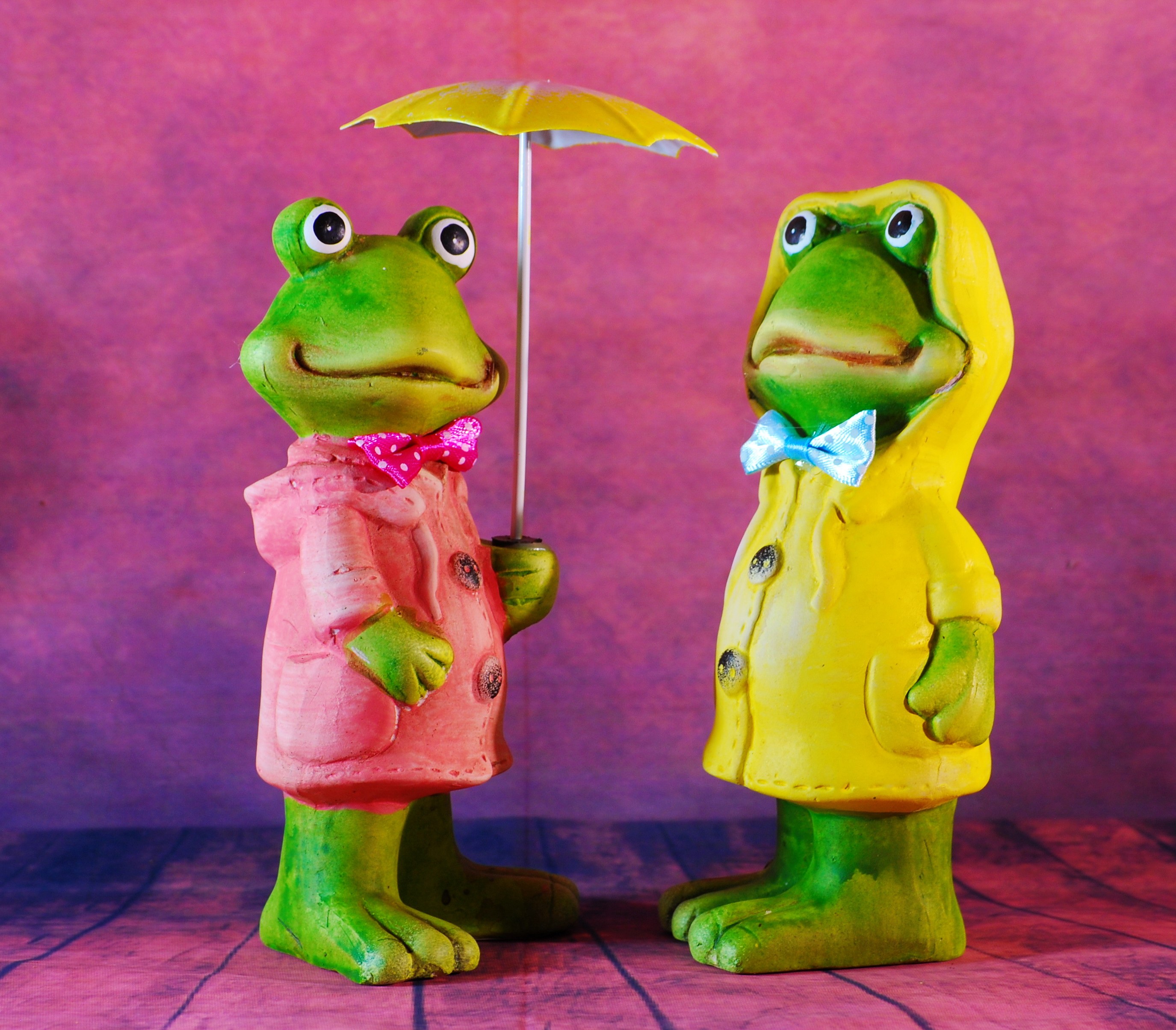 Frosch Familie mit Regenschirm Gartenfigur Gartendekoration Garten GARD212