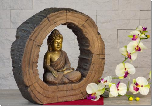 Wunderschöne detailreiche  Buddha Skulptur im Lotus-Sitz in Holzscheibe 40cm hoch