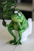 Deko Frosch auf Toilette, Stifthalter Dekofigur Deko - Objekt Frosch, grün