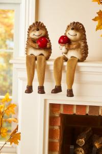 Kantenhocker aus Keramik mit Stoffbeinen – Herbst Deko Figuren 8 cm hoch, mit Beinen ca. 18 cm – niedliche Herbstdeko für Fensterbank, Regal & Tisch